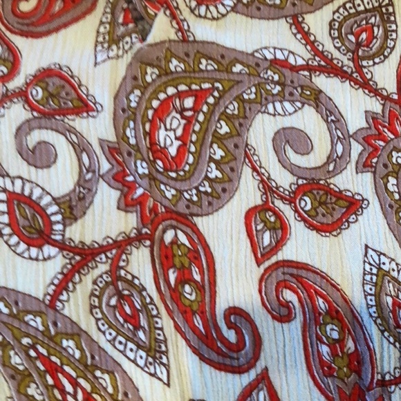 Beautiful Romper! *Size Small - Live Pics Included - Picture 2 of 9